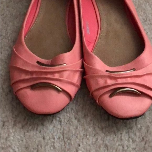Light pink flats with a small heel - Picture 3 of 5
